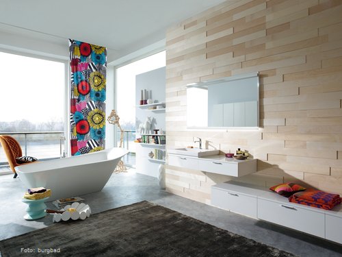 Die freistehende Badewanne Camia aus Mineralguss, lädt mit ihrer weich-femininen Linienführung zum entspannten Relaxen ein, egal ob im Sitzen oder im Liegen. (burgbad) Die freistehende Badewanne Camia aus Mineralguss, lädt mit ihrer weich-femininen Linienführung zum entspannten Relaxen ein, egal ob im Sitzen oder im Liegen. (burgbad)